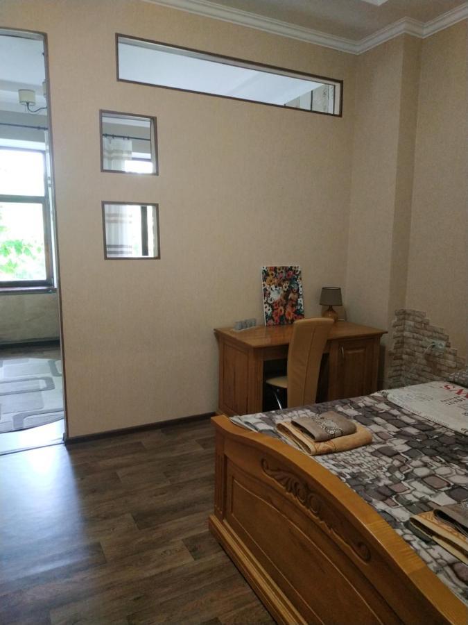 Apartment In The Center Of Old Town Kamjanez-Podilskyj Exterior foto